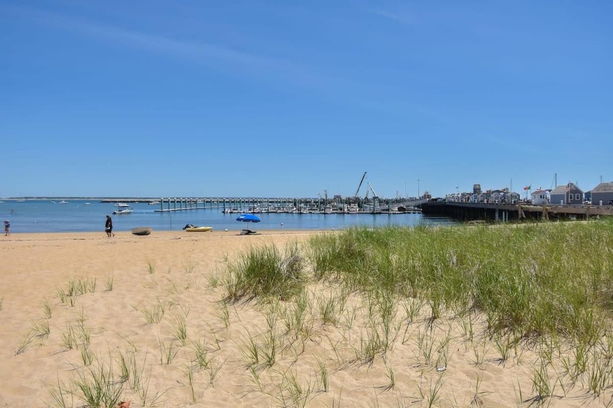 Center Of Town Steps Away Private Deck Apartment Provincetown Exterior foto