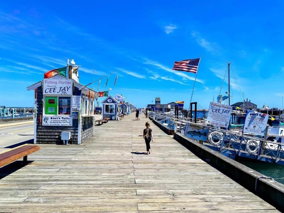 Center Of Town Steps Away Private Deck Apartment Provincetown Exterior foto