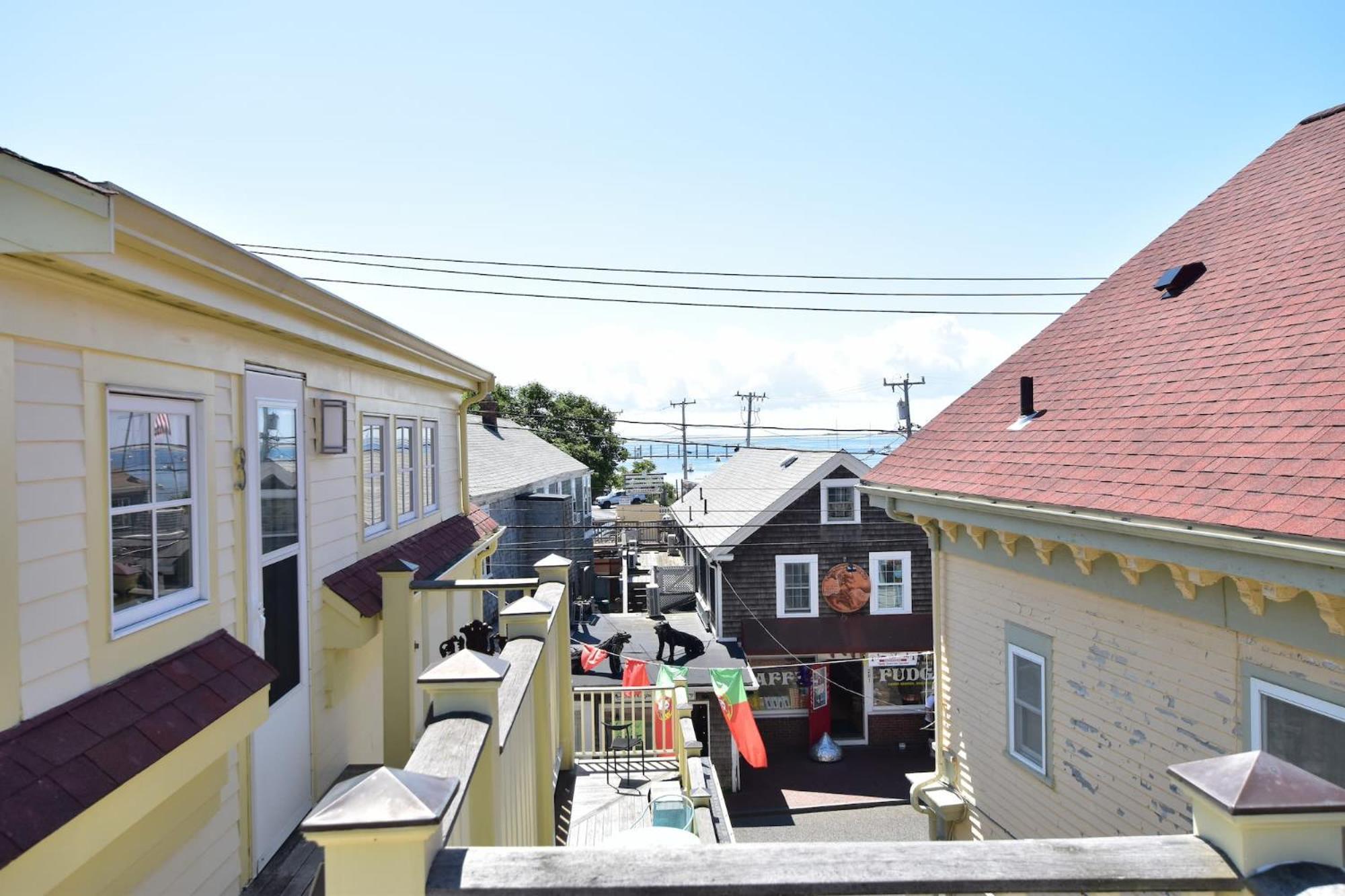 Center Of Town Steps Away Private Deck Apartment Provincetown Exterior foto
