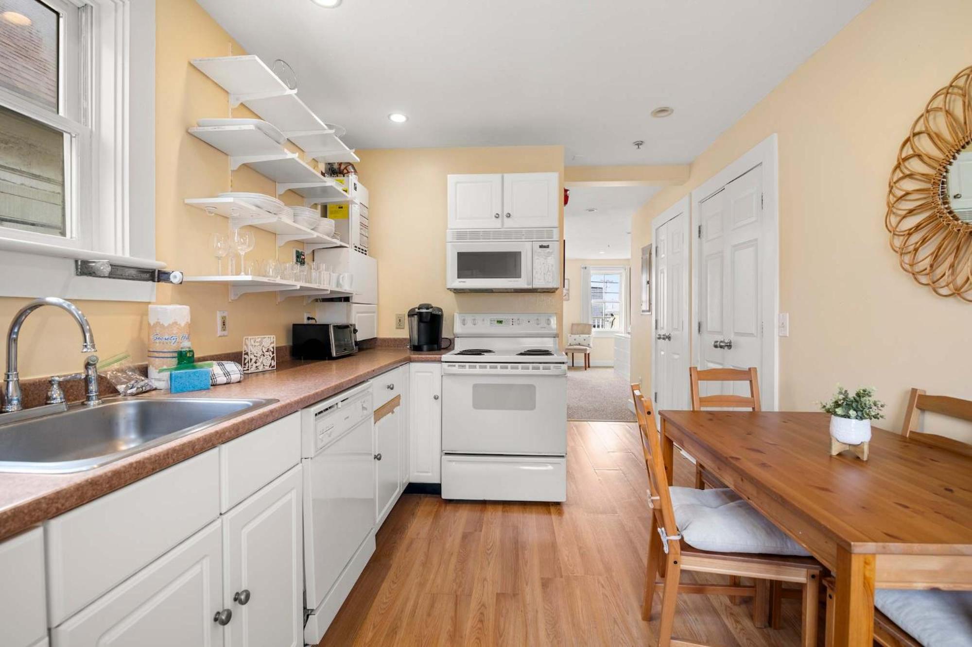 Center Of Town Steps Away Private Deck Apartment Provincetown Exterior foto