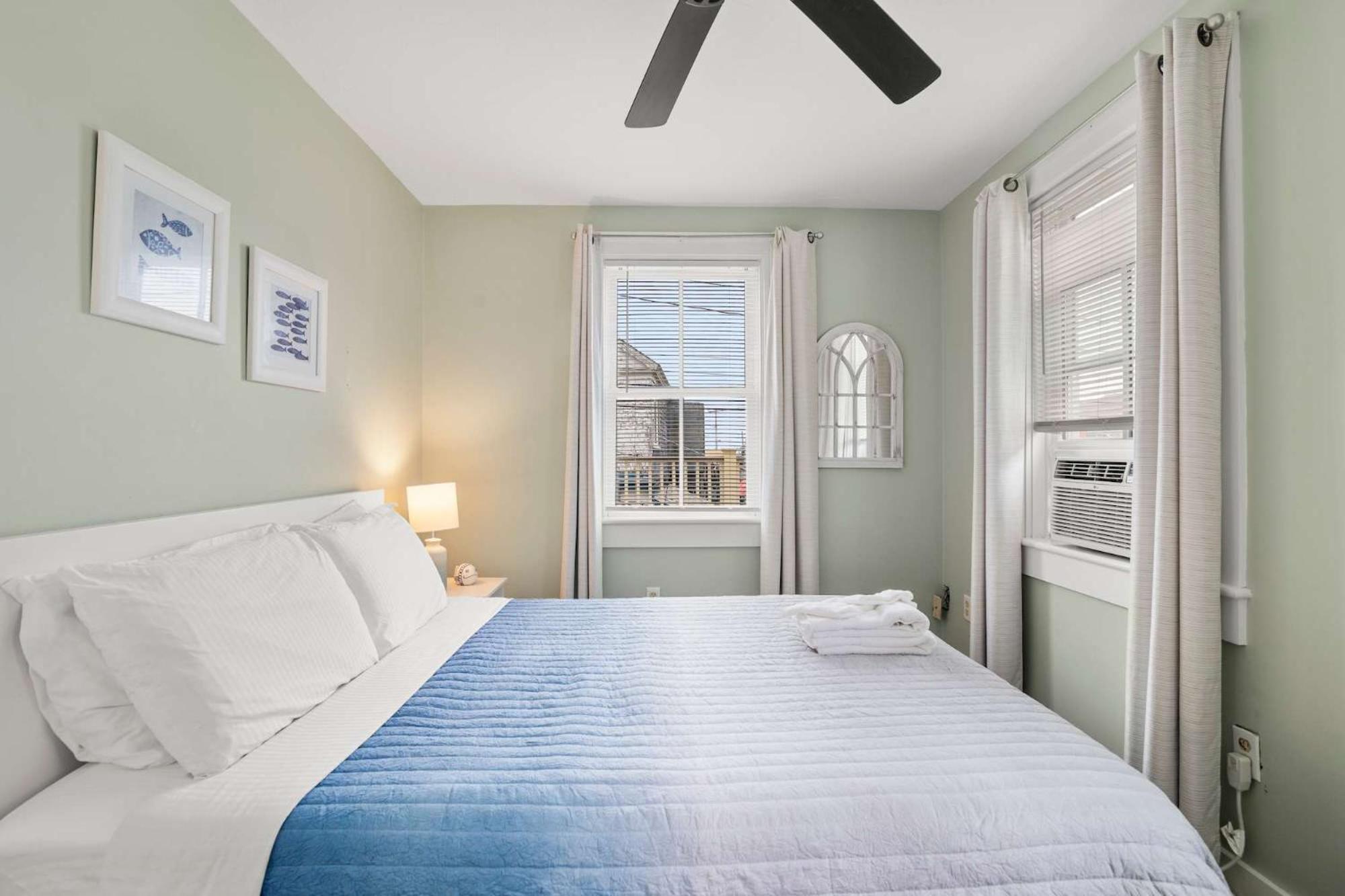 Center Of Town Steps Away Private Deck Apartment Provincetown Exterior foto