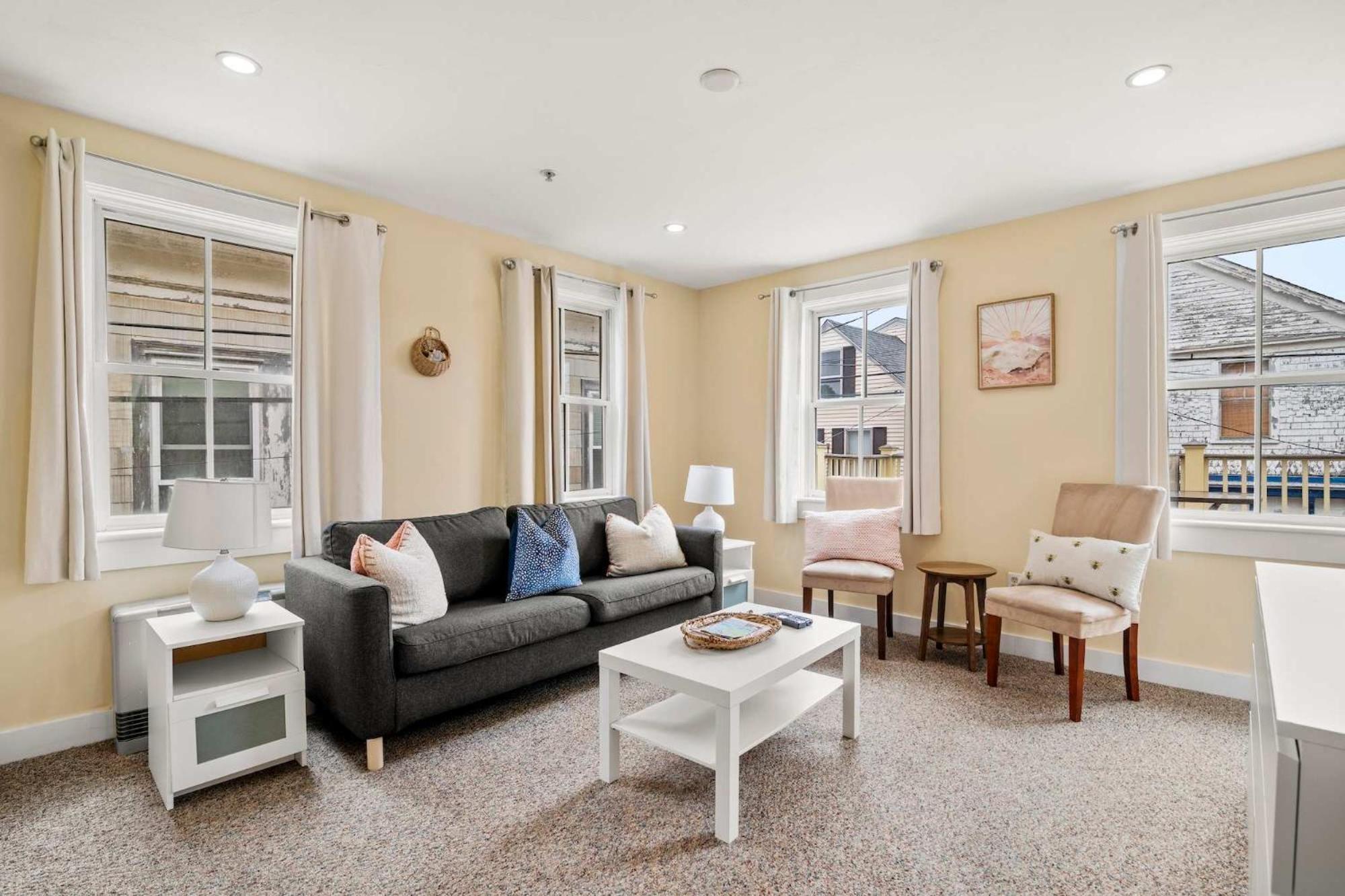 Center Of Town Steps Away Private Deck Apartment Provincetown Exterior foto